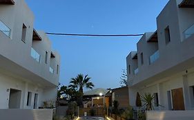 Nikolas Apartments
